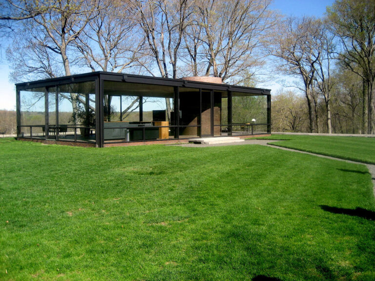 5.-Glass-House-Philip-Johnson-768x576.jp